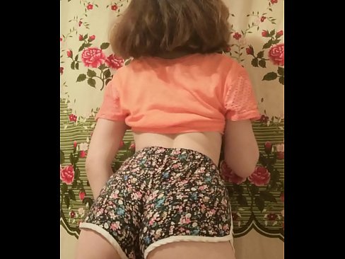 ❤️ מותק צעיר סקסי פושט את המכנסיים הקצרים במצלמה ❤❌ פורנו ב-iw.milf300com.ru ❤
